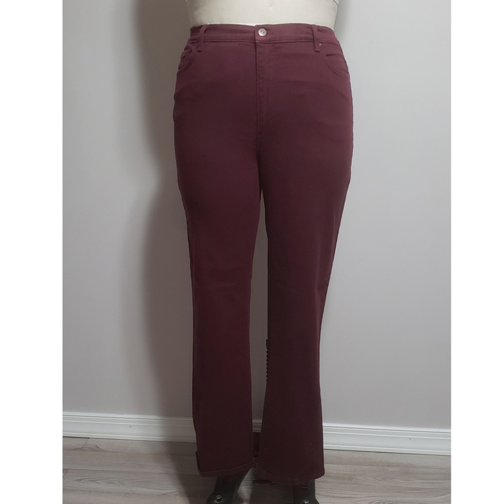 GLORIA VANDERBILT BURGUNDY "AMANDA" JEANS SIZE 18